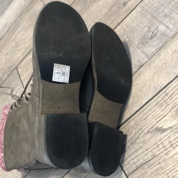 Sketchers combat style lace up booties that can be folded down charcoal brown - Picture 7 of 15